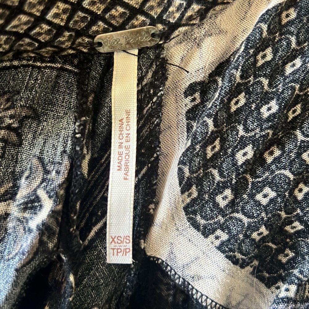 Free People Little Wing Rare Black Print Kimono Luxury Bohemian Duster Size XS/S - Picture 11 of 11